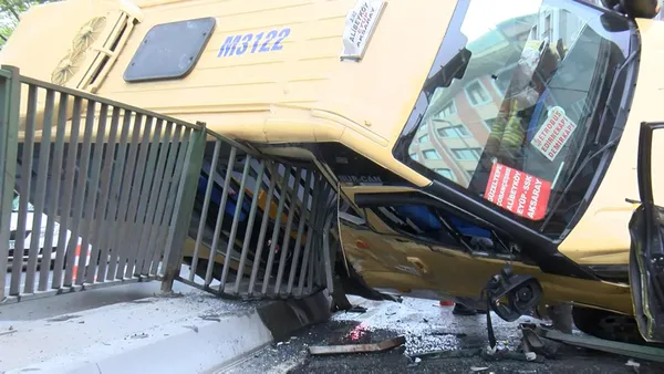 Son dakika: Eyüpsultan'da korkunç kaza! Karşı şeride geçen minibüs taksiye çarptı: 4 kişi yaralandı - 4