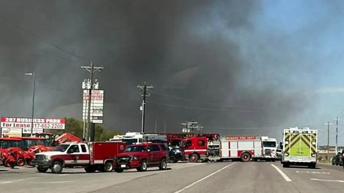 ABD'de uçak tır ve karavanların bulunduğu alana düştü