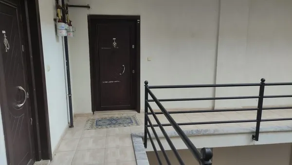 bicak-firlatti-isabet-etmeyince-kosup-sirtina-sapladi-1633094618059.jpg Bıçak fırlattı! İsabet etmeyince koşup sırtına sapladı - 3
