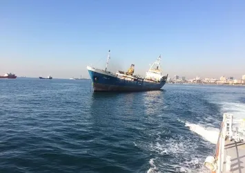Zeytinburnu'nda yan yatan gemiden haber var