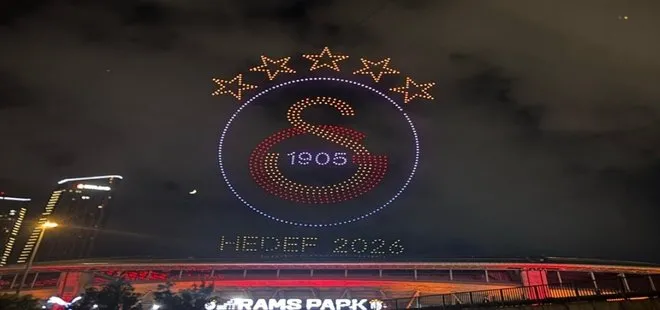 Şampiyon Galatasaray’dan evinde ışıklı şov: Efsanevi isimlerin siluetleriyle kutlandı
