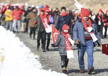 Gençler şühedanın izinde yürüdü