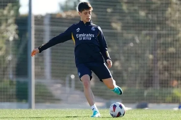 arda-guler-real-madrid-formasi-giyemeden-takimdan-ayriliyor-iste-yeni-rotasi-1703775320125.jpeg Arda Güler Real Madrid forması giyemeden takımdan ayrılıyor! İşte yeni rotası... - 5