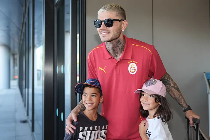 galatasaray-hazirlik-kampi-icin-avusturyada-1720539762501.jpg Galatasaray hazırlık kampı için Avusturya'da