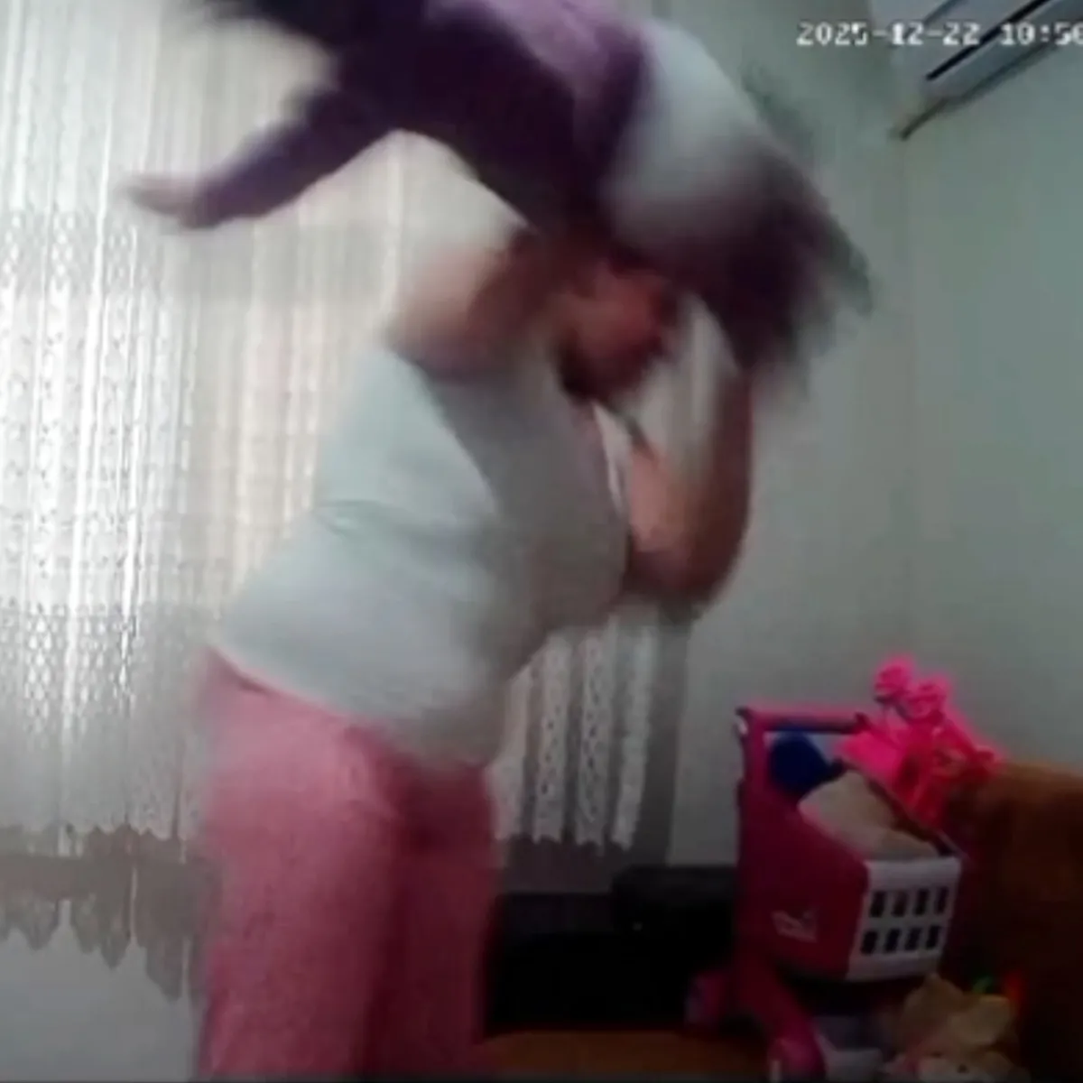 1 yaşındaki kızını öldüresiye dövdü! Cani anneden şaşırtan savunma