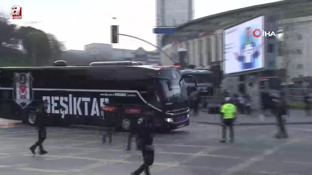 Beşiktaş Tüpraş Stadyumu'na ulaştı