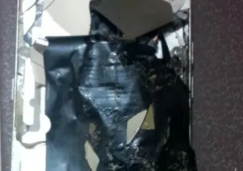 Doktorun cebindeki telefon patladı