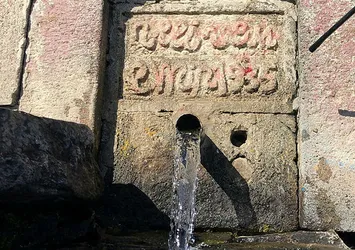 Kars'ta 86 yıllık taş çeşme