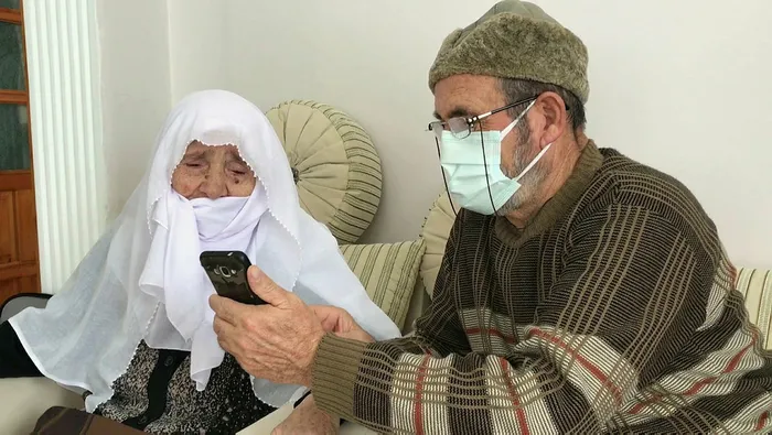103 yaşındaki Nazire nine koronavirüsü yendi - 1