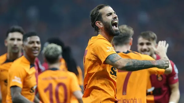 1693692525700.jpg Davinson Sanchez Galatasaray'a mı geliyor? Okan Buruk maç sonunda duyurdu - 4
