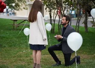 Kimse Bilmez 18. yeni bölüm fragmanı yayınlandı! Pilot'un evlilik teklifi damga vurdu