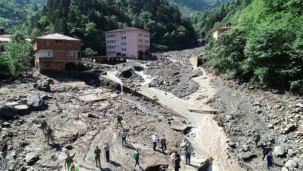 Son dakika: Trabzon Araklı'daki selde ölü sayısı 4'e yükseldi - 1