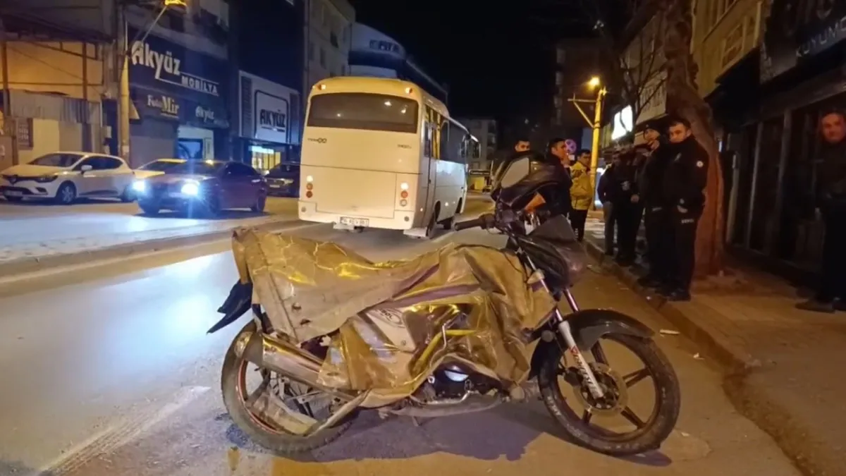 İki motosiklet böyle çarpıştı… 1'i hamile 2 yaralı