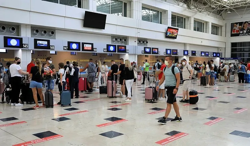 Antalya Ya Bir Haftada 180 Bin Turist Geldi