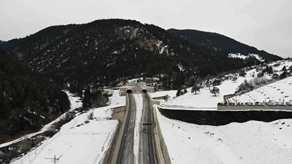 İç Anadolu'yu Karadeniz'e bağladı! 30 dakikada geçiliyor! Ilgaz 15 Temmuz İstiklal Tüneli’nde 6 yılda 9 milyon araç geçiş yaptı - 3