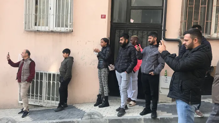Son dakika: Beyoğlu'nda 2 katlı binada yangın - 3