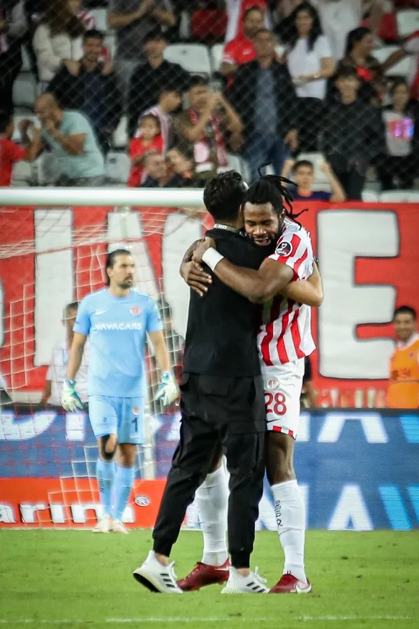 haftalar-sonra-gelen-galibiyet-antalyaspor-son-dakikada-guldu-1666381888477.jpg Haftalar sonra gelen galibiyet: Antalyaspor son dakikada güldü - 1