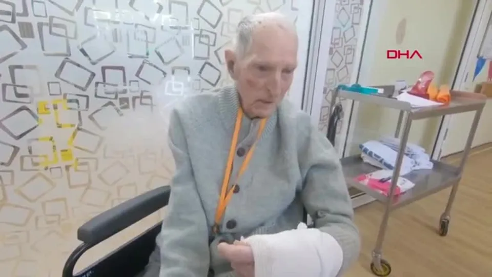 99 yaşındaki 2. Dünya Savaşı gazisi, koronavirüsü yendi |Video