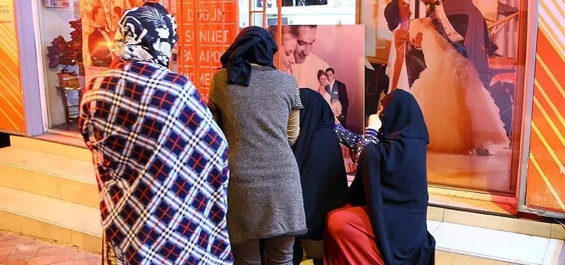 Sahte polis kimliğiyle kandırıp altınlarını çaldılar