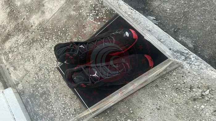 1714032840673.jpeg Bakanlıktan satılık Michael Jordan imzalı ayakkabı! Gümrükte bırakıldı 5 milyon TL'ye satışa çıktı - 3