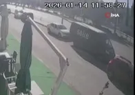 Antalya'da otomobil refüjdeki ağaca çarptı