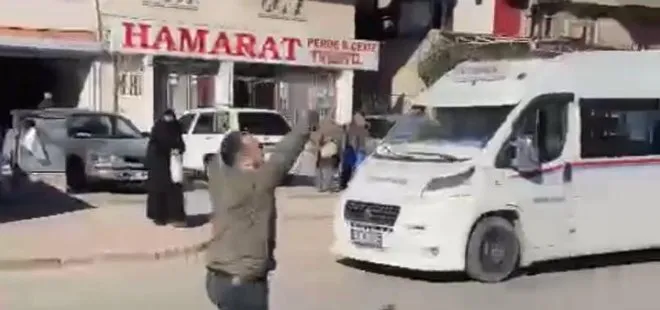 Adana’da yol ortasında vahşet! TIR şoförü minibüsçüyü vurdu