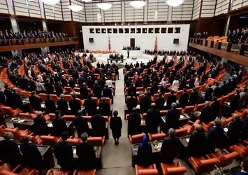 Meclis’te tarihi ‘başkanlık’ yemini