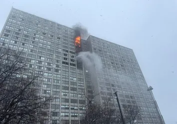 ABD'de 25 katlı binada yangın: 1 kişi can verdi! 8 yaralı