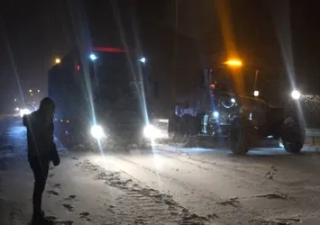 Çorum'da yoğun kar yağışı ulaşımı etkiledi