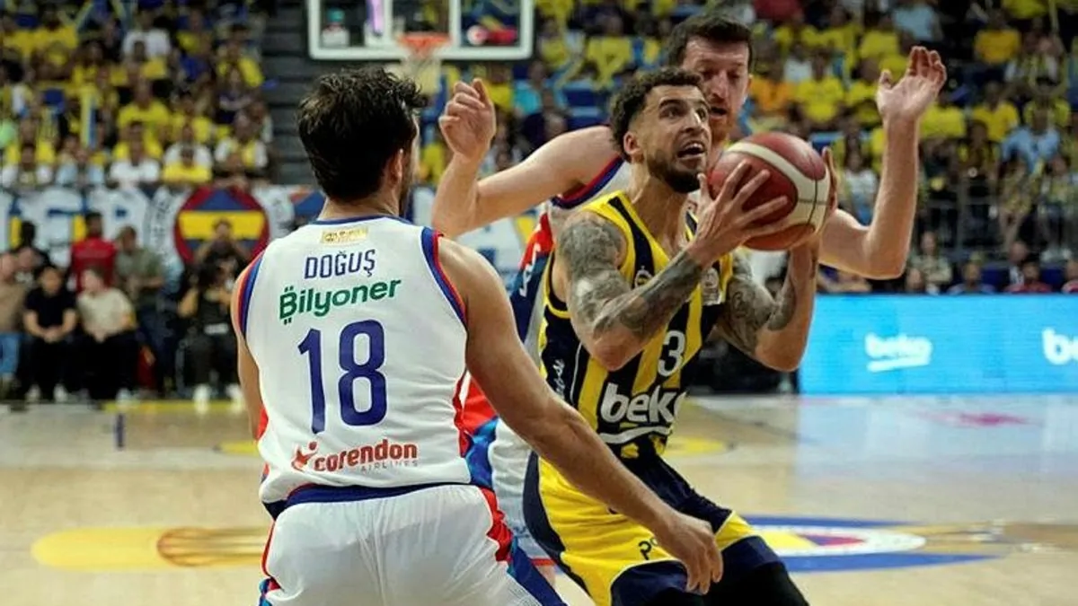 Potada şampiyon Fenerbahçe! Kanarya Anadolu Efes'i 3-1 mağlup etti