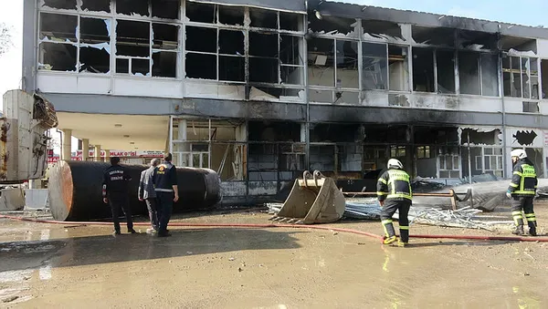 Adıyaman'da eski kamu binasında patlama - 1
