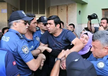 Antalya'da ortalığı karıştıran olay! Tahliyesine karar verildi vatandaşlar ekiplere direndi