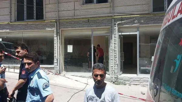 İstanbul'da 5 katlı binada göçük! 1 ölü - 1