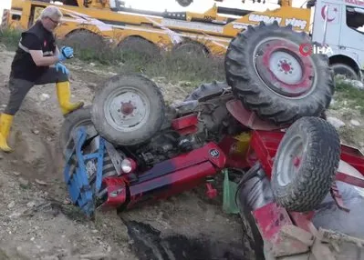 Burdur’da traktör şarampole devrildi, 1 ölü