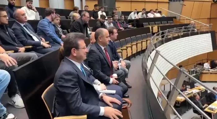istanbulda-trafik-felc-oldu-ekrem-imamoglu-almanya-seyahatinde-1732215806784.jpeg İstanbul'da trafik felç oldu! Ekrem İmamoğlu Almanya seyahatinde... Tepki yağdı - 1