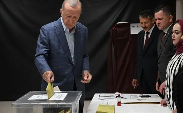 Sabah Gazetesi Yazarı Okan Müderrisoğlu kaleme aldı: Erdoğan siyaset okulu | Yerel seçimler için 81 il tam saha seferberlik…