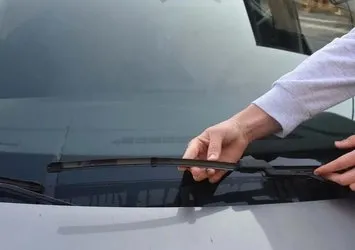 Bu hareketi yaparken bir kez daha düşünün! Sileceği kaldırdı