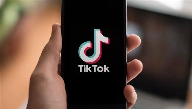 TikTok’ta ’meydan okuma’ ölüm getirdi: 10 yaşındaki çocuk bornoz kemeriyle boğulmuş halde bulundu! İtalya’dan flaş talimat