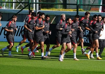 Milli Takım'da sakatlık şoku! Golcü futbolcuda kırık tespit edildi