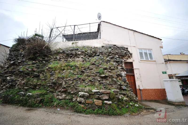 Bursa’da Zindan Kapı'nın tarihi surları üzerine ev yapmışlar 1