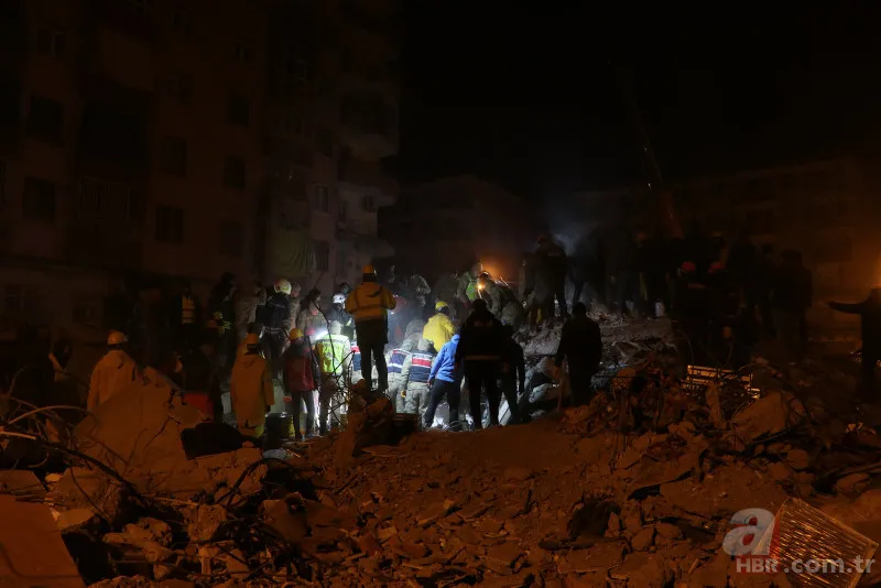 Deprem felaketinden saatler sonra yeni mucizeler! Annenin sözleri yürekleri dağladı! Duvardaki o yazı... 18