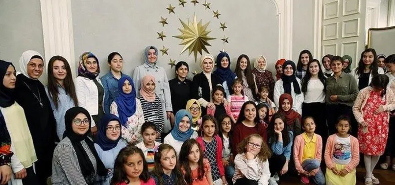 Emine Erdoğan çağrı yaptı 21 bini aşkın çocuk işçinin hayatı kurtuldu