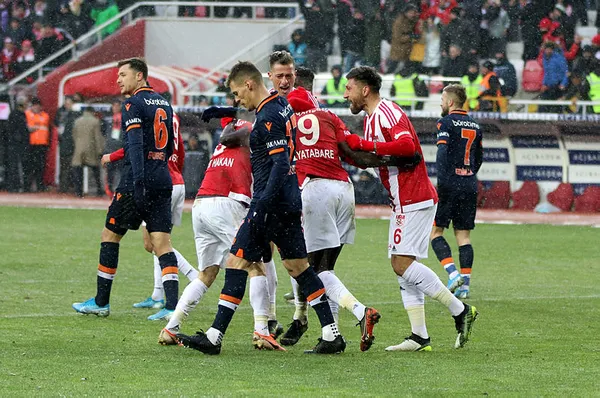 Sivasspor Teknik Direktörü Rıza Çalımbay'dan flaş sözler: Hakemler bizimle ilgili VAR'a gitmiyor - 1