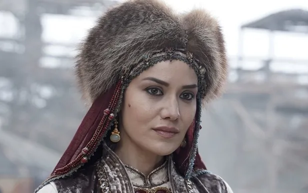 Alparslan Büyük Selçuklu Akça Hatun öldü mü, diziden ayrılacak mı? Alparslan Büyük Selçuklu Fahriye Evcen diziden ayrılıyor mu? - 2