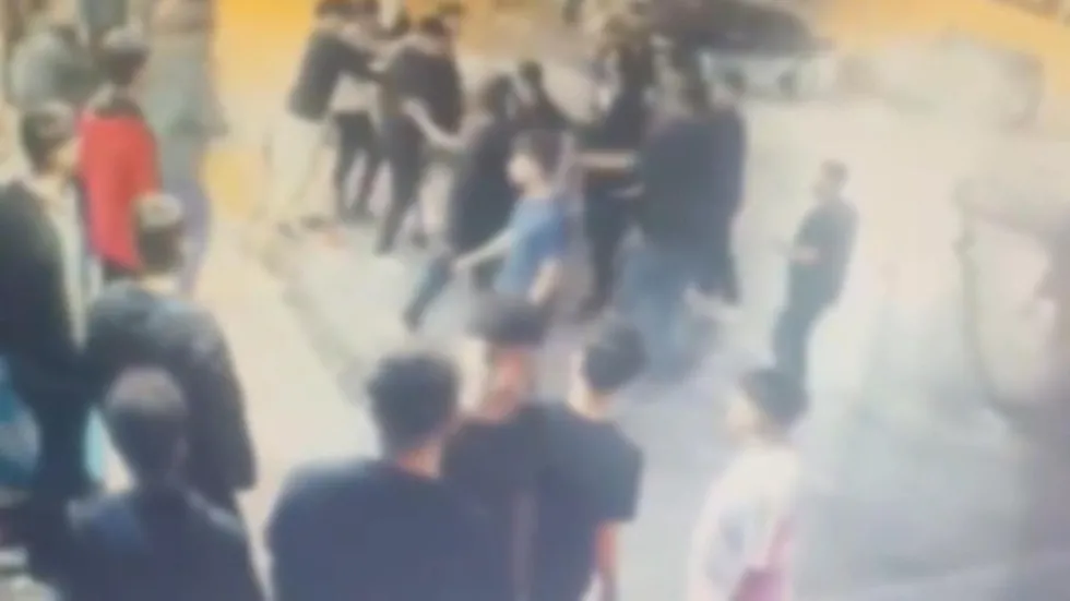 1789850439760.jpg Bağcılar’da sosyal medya tartışması bıçaklı kavgaya dönüştü: 1’i ağır 2 yaralı - 2