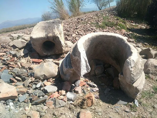 Aydın’da nehir kenarında parçalanmış tarihi eser bulundu