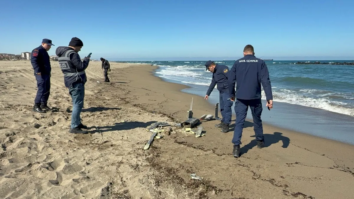 Sakarya'da sahilde parçalanmış insansız hava aracı bulundu