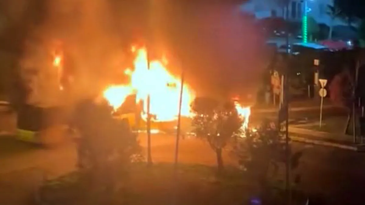 Ispartakule'de İETT otobüsü alev topuna döndü