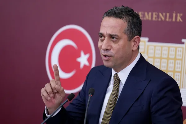 CHP'de Mersin savaşı! CHP'li teşkilattan Ali Mahir Başarır'a yumurtalı saldırı - 1