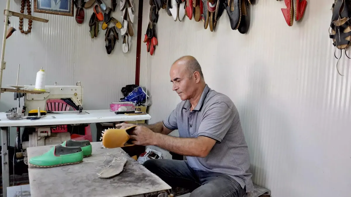 Gaziantep'te, 40 yıllık yemenici konteynerde hayata tutunuyor